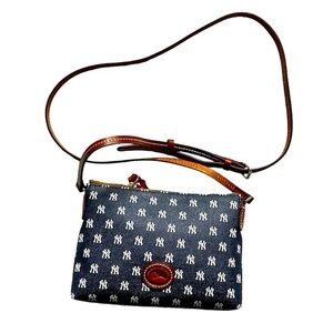 DOONEY & BOURKE MLB YANKEES CROSSBODY BAG COLLAB